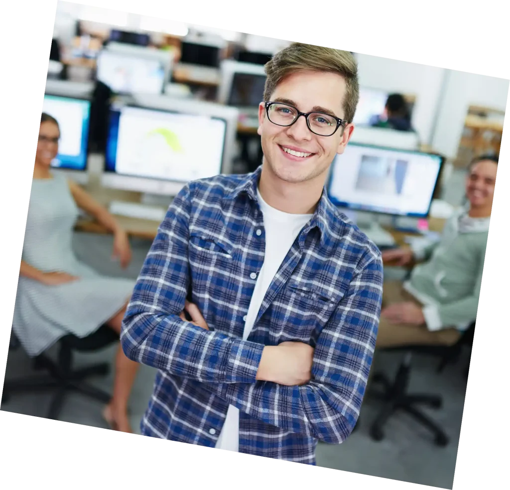 IT professional helping a business compare managed hosting costs